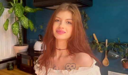 Симпатичная русская соседка дала в киску в первый день знакомства