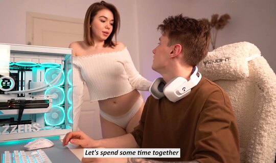 Русская телочка подставила анал для талантливого компьютерщика