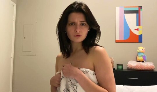 Сводная сестра увидела большой член брата и забыла обо всем на свете