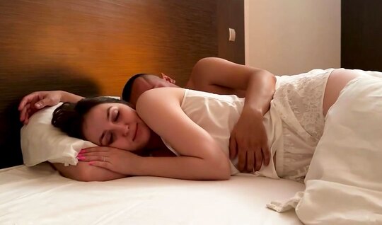 Русская мамка трахается со своим пасынком во время отпуска