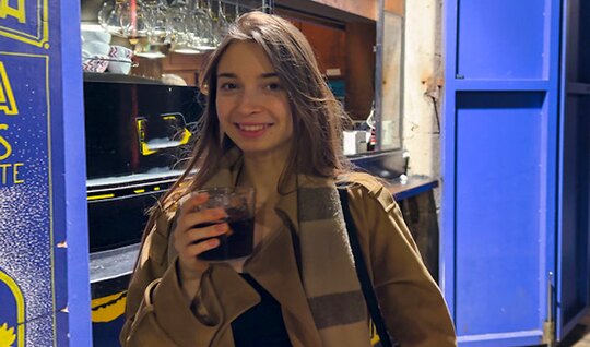 Подцепил молодую русскую сучку и она ему сделала минет