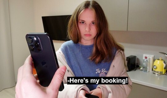 Узнал что молодая сестра куртизанка и сам ее трахнул