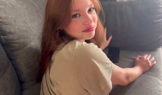 Рыжая девица с упругой попкой отлично трахается с парнем