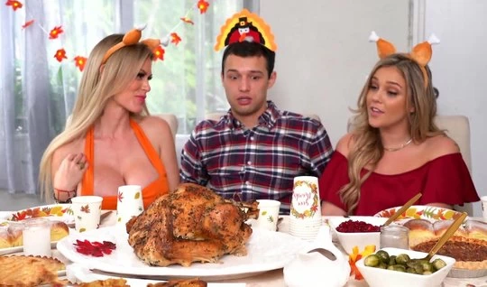 Татуированные мамочки с большими сиськами подарили имениннику групповой секс