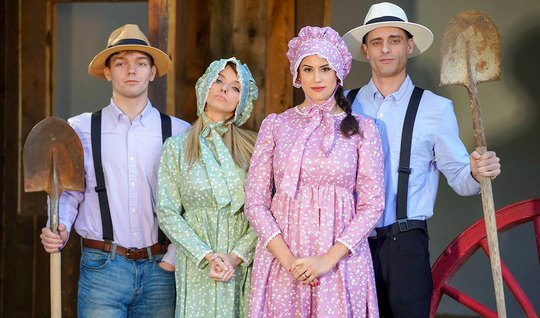 Две семейные пары свингеров устроили классный групповой секс