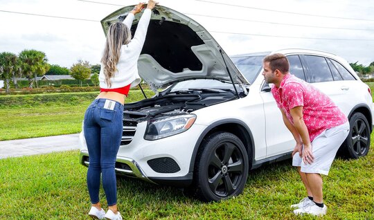 Мамка дала трахнуться себя в киску, чтобы головная боль прошла