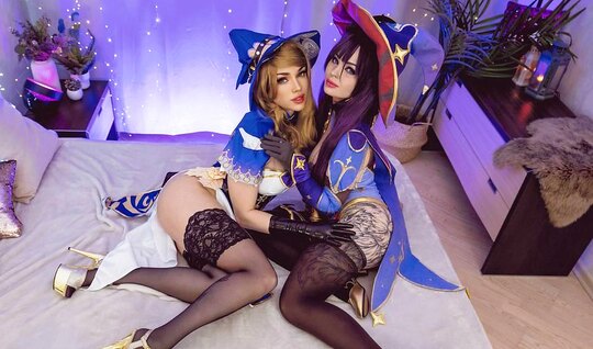 Лесбиянки трахают себя секс игрушками то в киски, то в анал